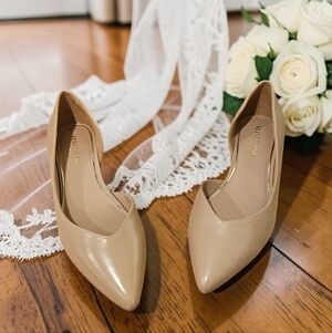 NIB Kenneth Cole Women's Carmina Flat Chai Tan Slip On With Small Heel Size--9